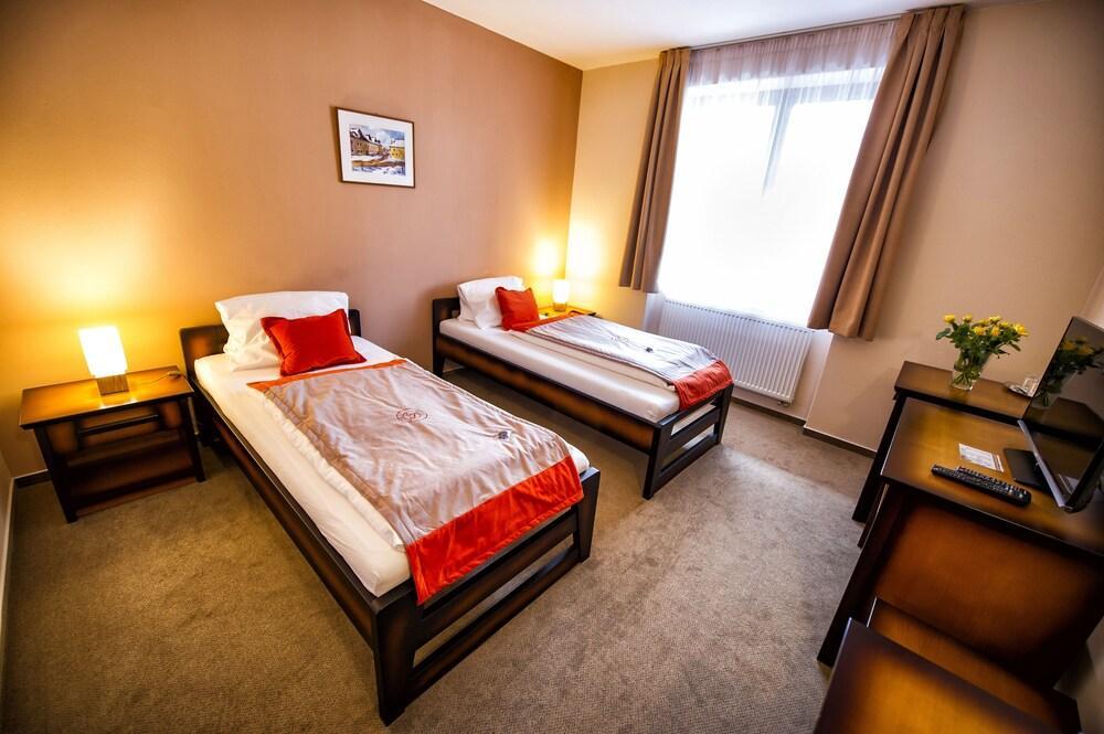 Hotel Sobota Попрад Екстер'єр фото