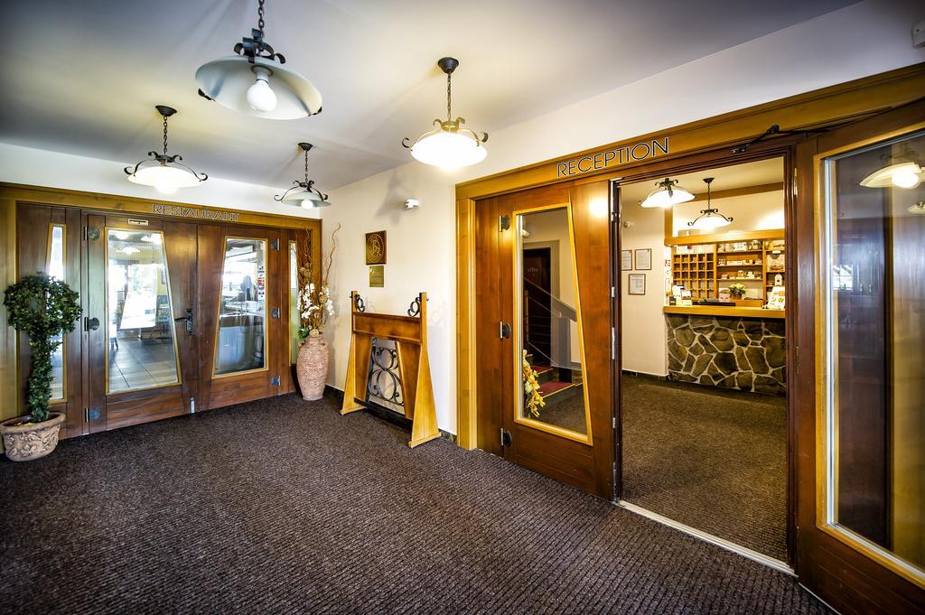 Hotel Sobota Попрад Екстер'єр фото