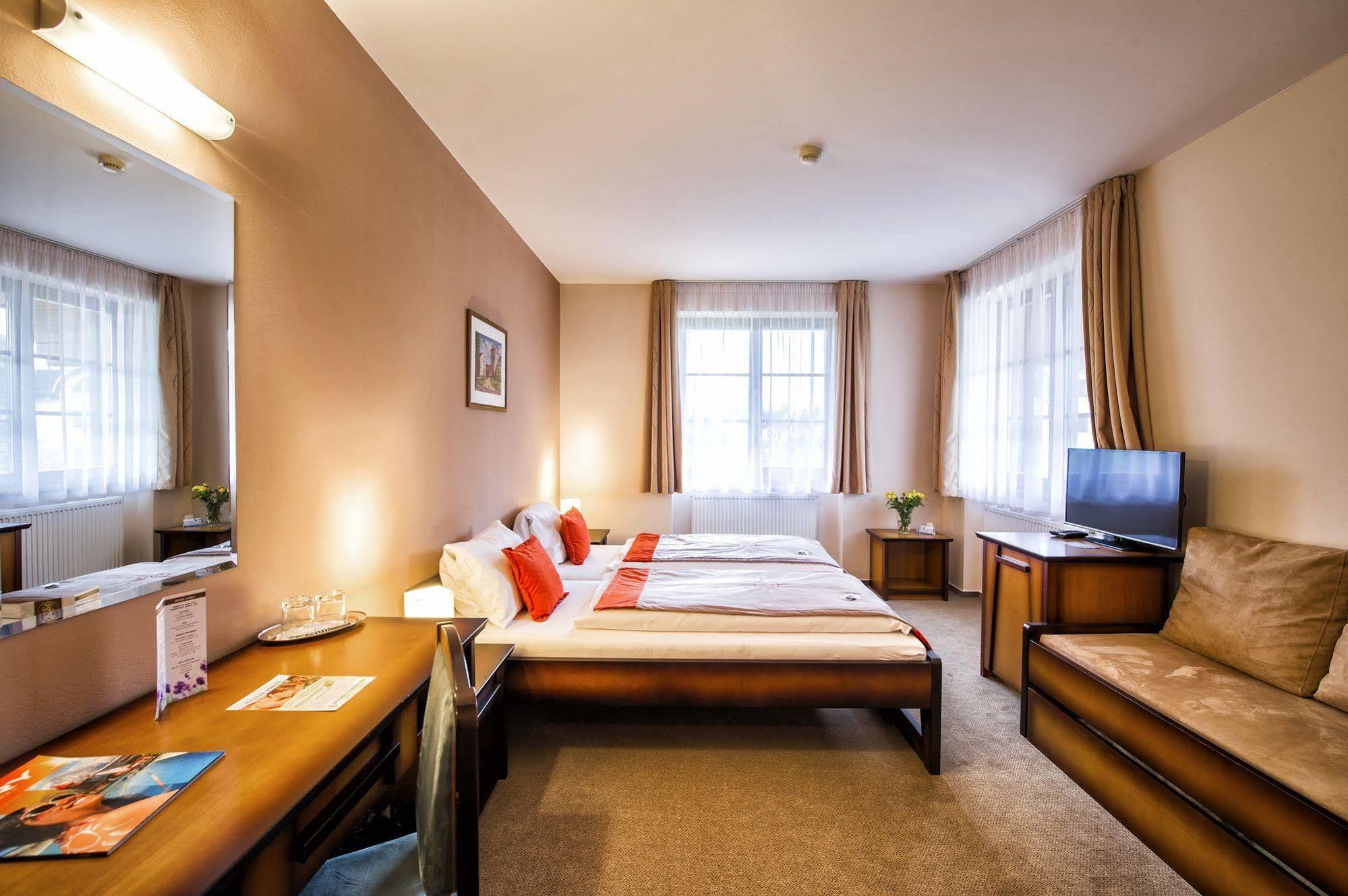 Hotel Sobota Попрад Екстер'єр фото
