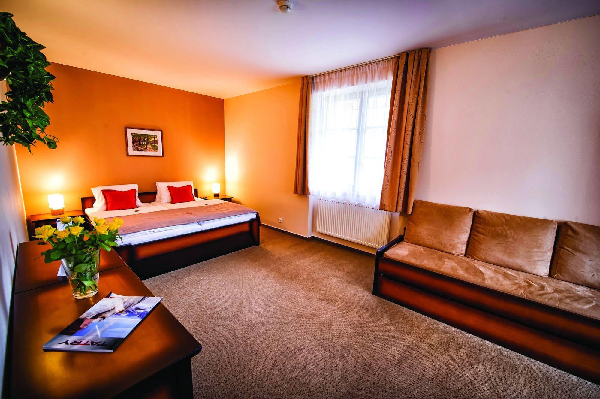 Hotel Sobota Попрад Екстер'єр фото
