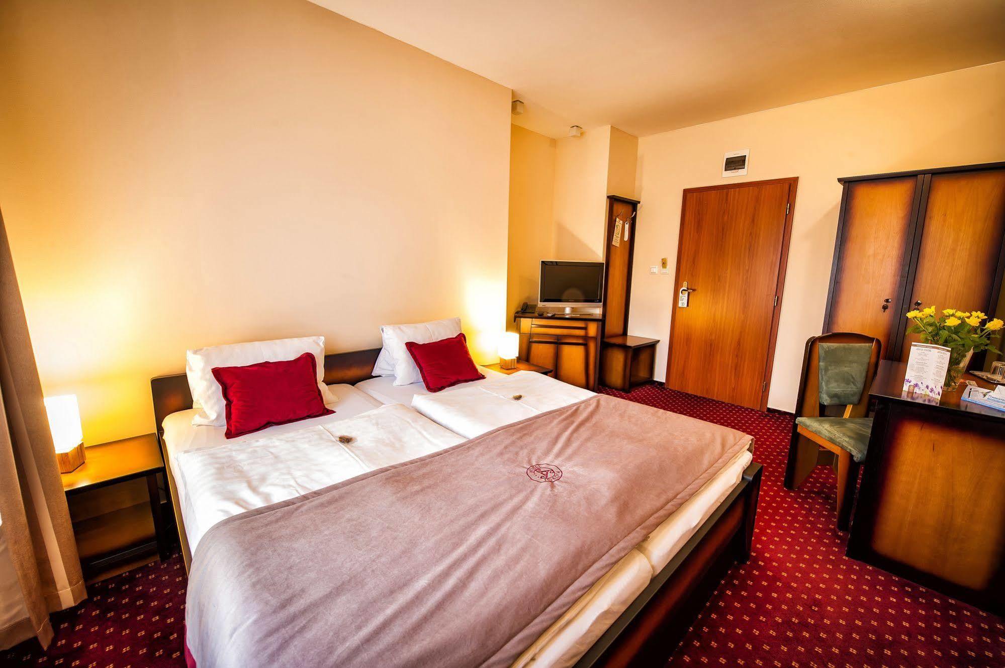 Hotel Sobota Попрад Екстер'єр фото