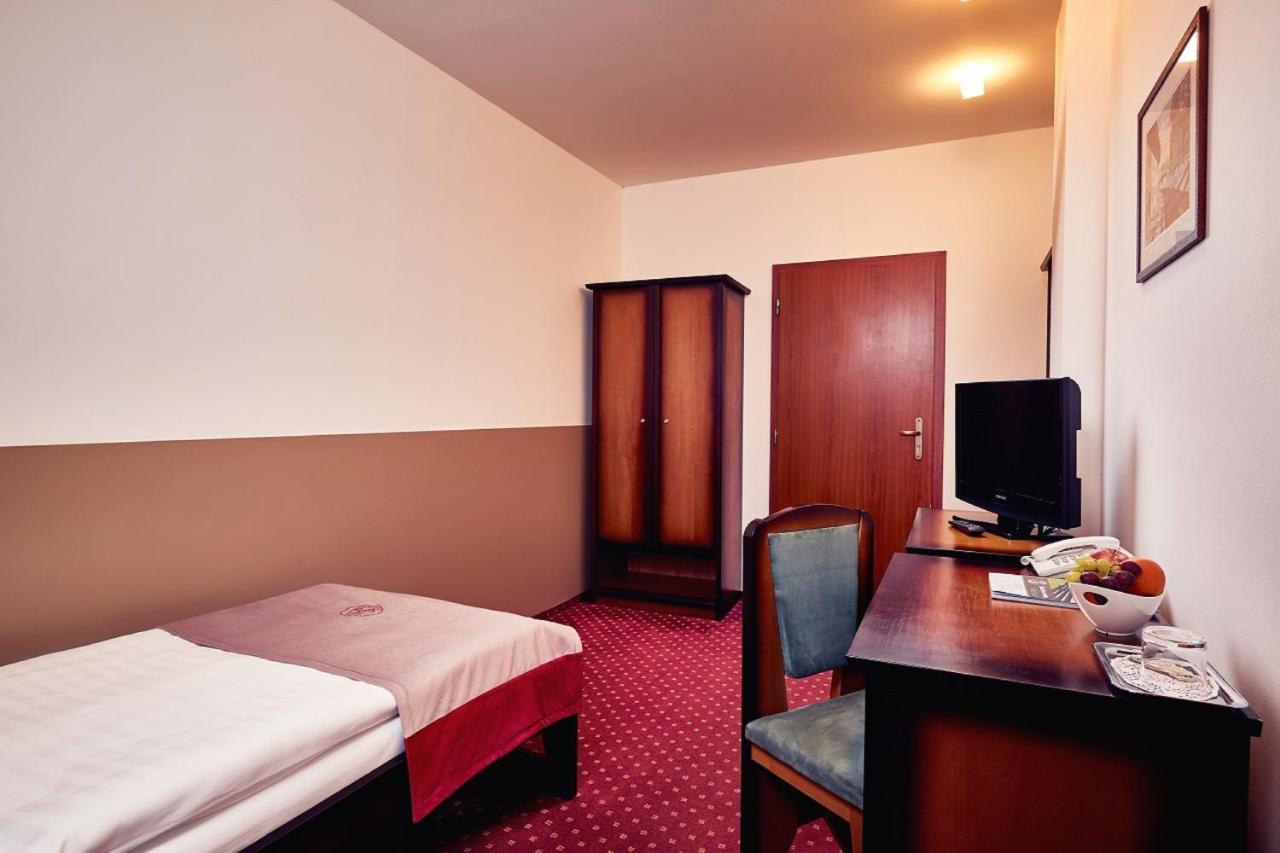 Hotel Sobota Попрад Екстер'єр фото